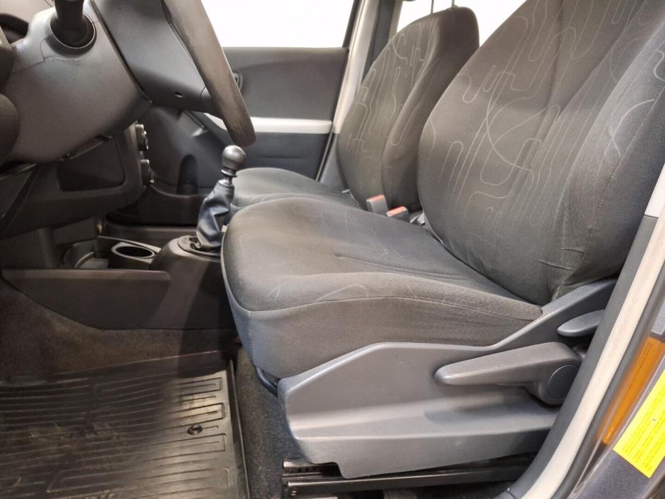 TOYOTA Yaris 2010