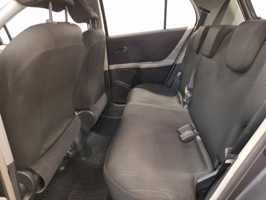 TOYOTA Yaris 2010