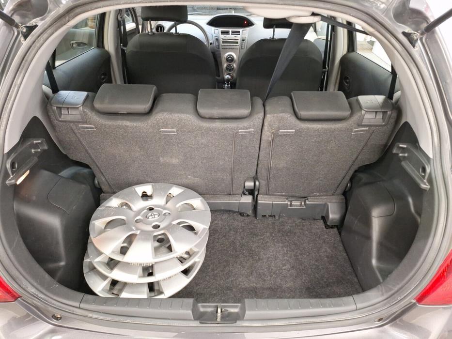 TOYOTA Yaris 2010