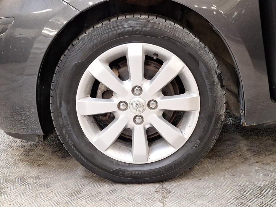 TOYOTA Yaris 2010