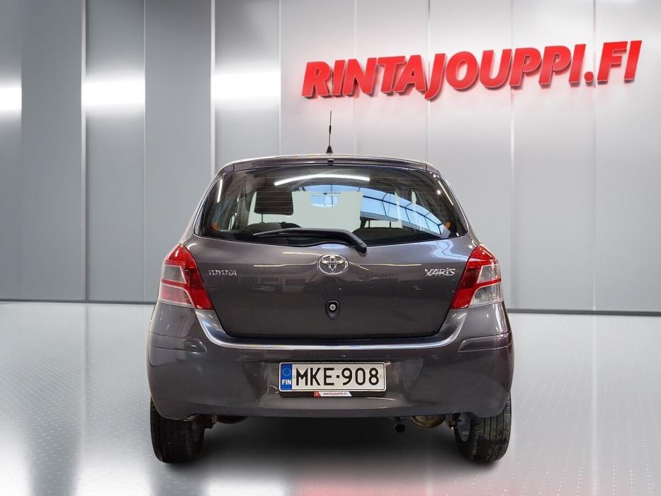TOYOTA Yaris 2010