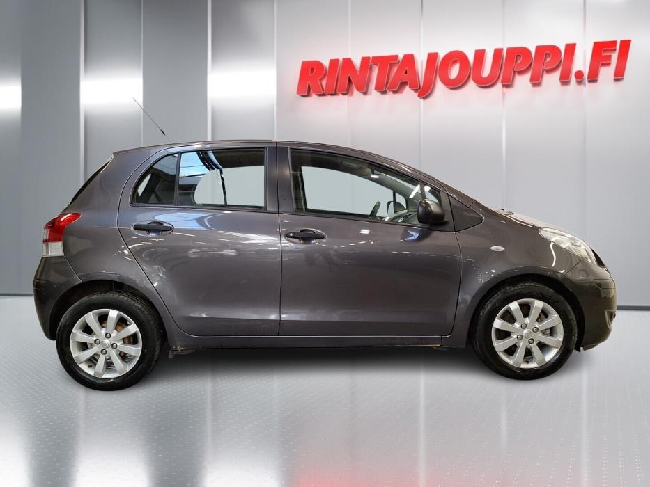 TOYOTA Yaris 2010