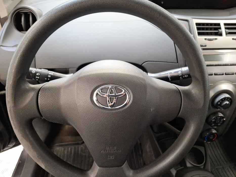 TOYOTA Yaris 2010