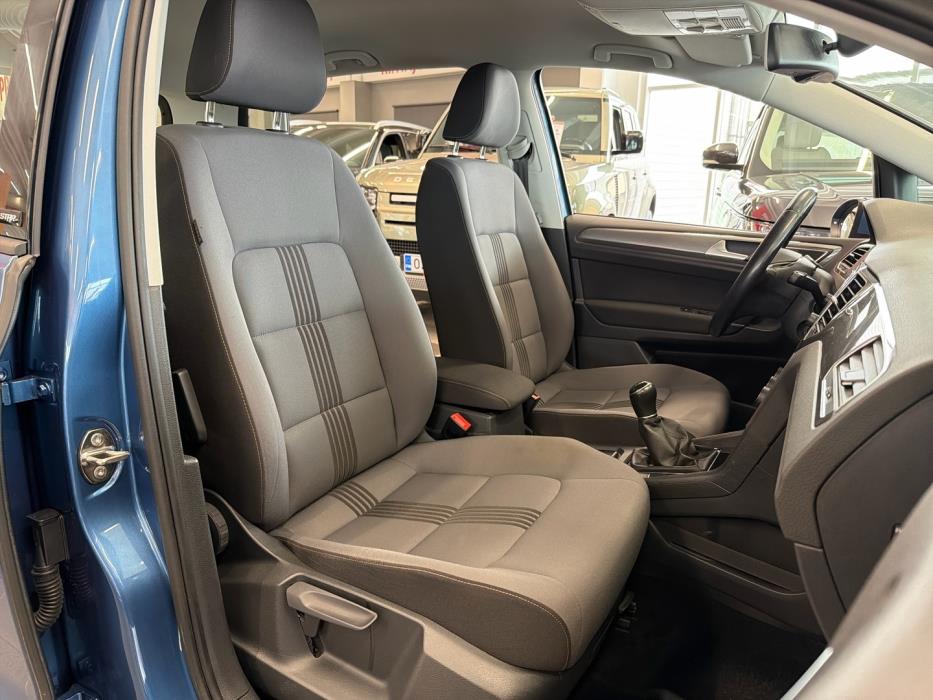 VOLKSWAGEN Golf Sportsvan 2016