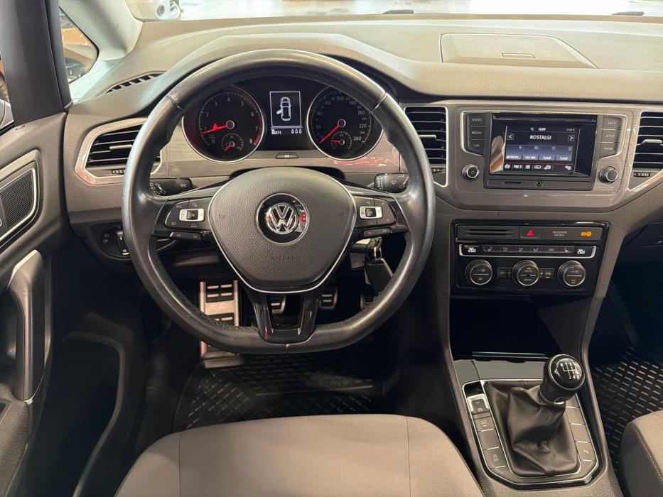 VOLKSWAGEN Golf Sportsvan 2016