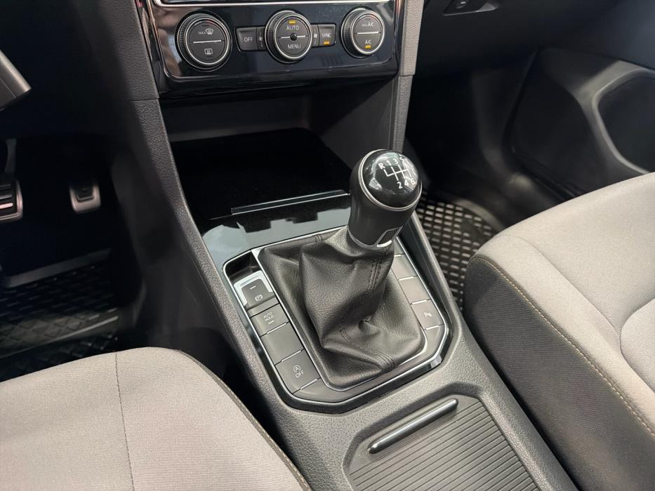 VOLKSWAGEN Golf Sportsvan 2016