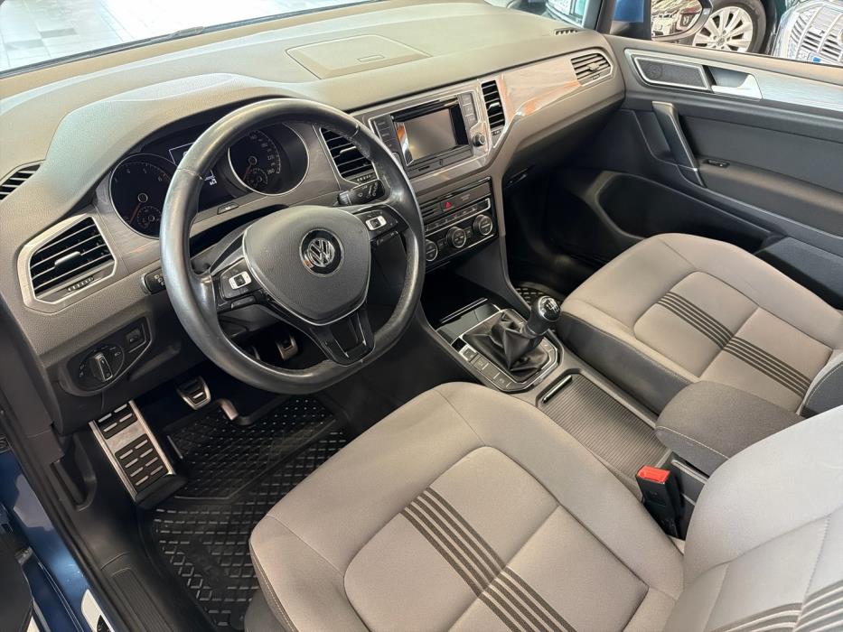 VOLKSWAGEN Golf Sportsvan 2016