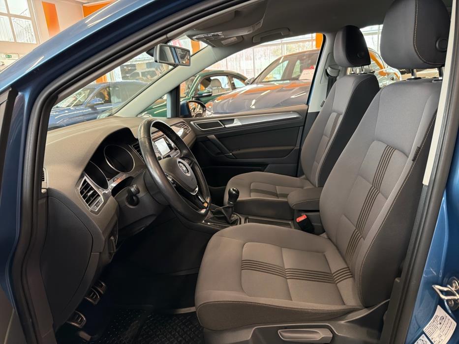 VOLKSWAGEN Golf Sportsvan 2016