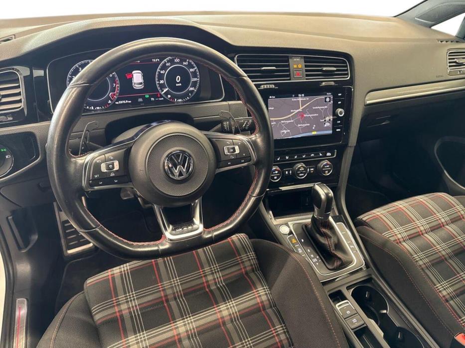 VOLKSWAGEN Golf 2018