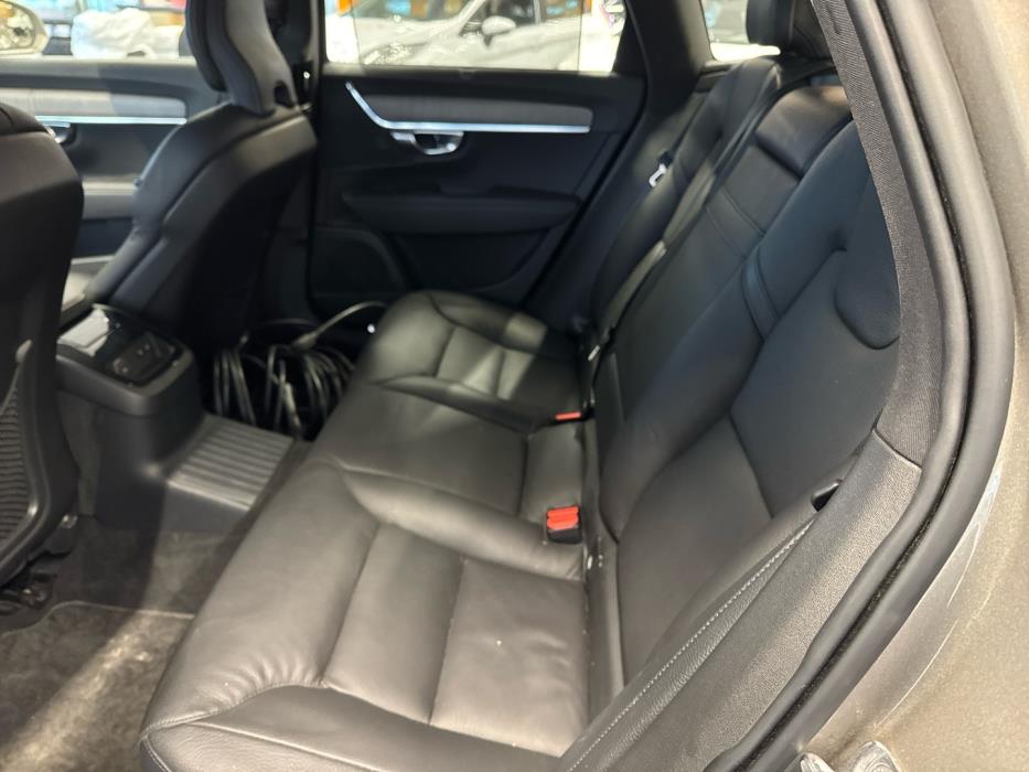 VOLVO V90 2021