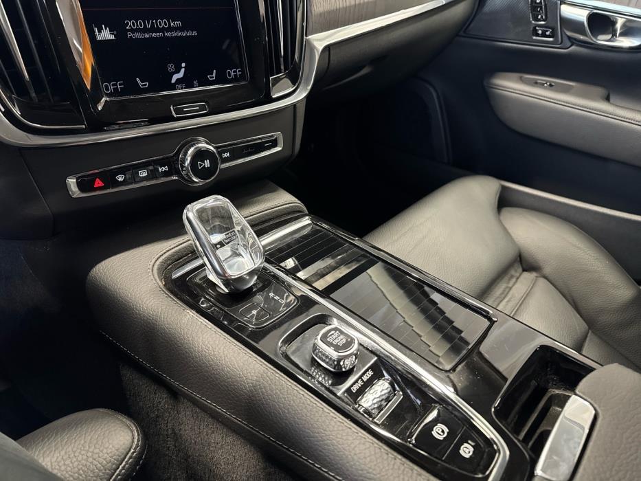 VOLVO V90 2021