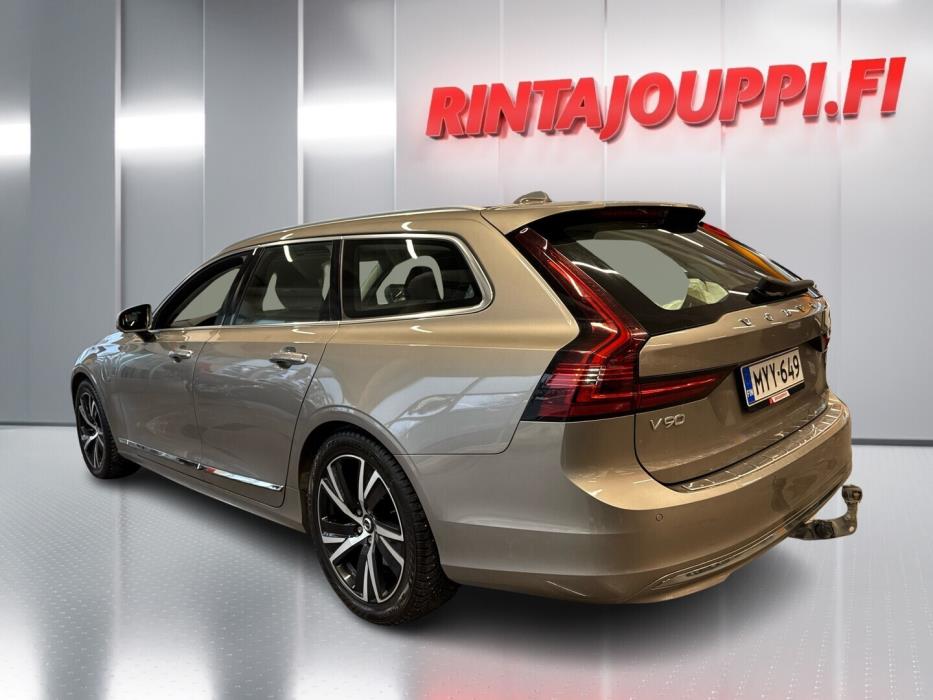VOLVO V90 2021