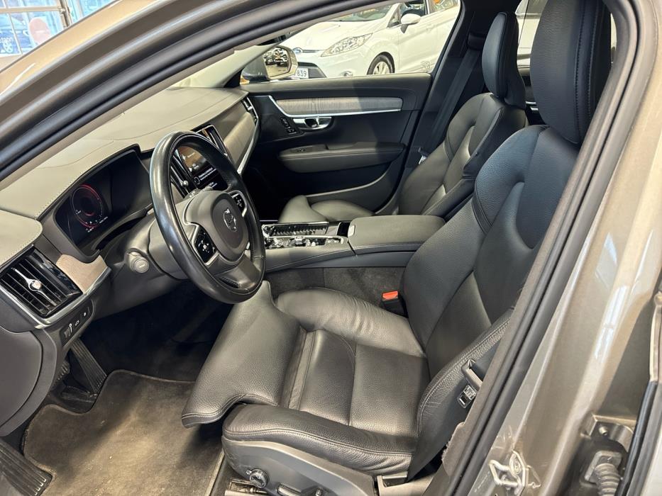 VOLVO V90 2021
