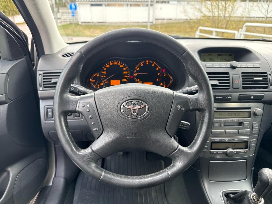 TOYOTA Avensis 2004