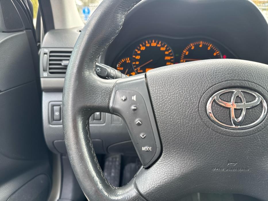 TOYOTA Avensis 2004