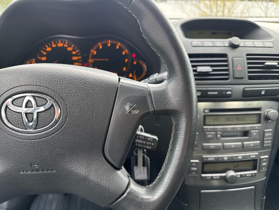 TOYOTA Avensis 2004