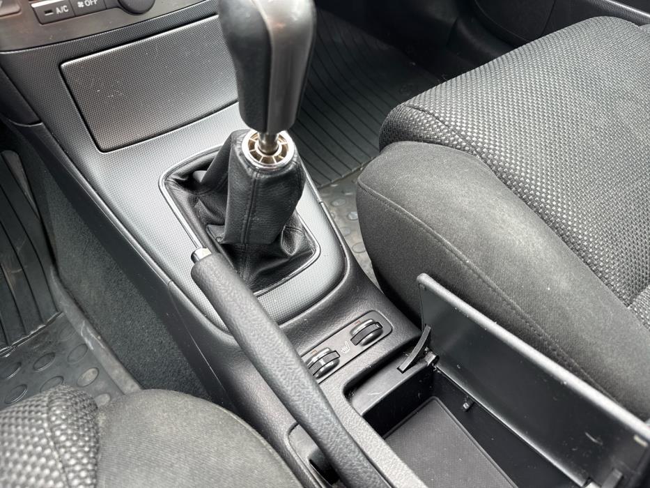 TOYOTA Avensis 2004