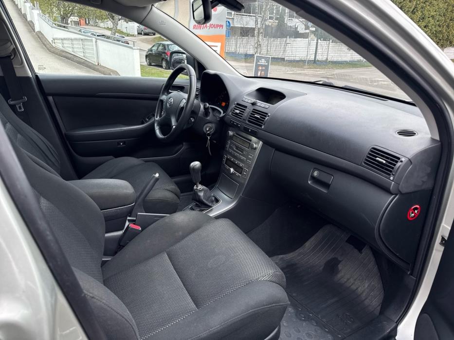 TOYOTA Avensis 2004