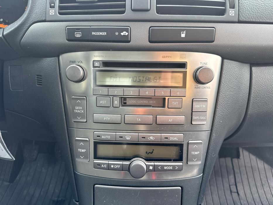 TOYOTA Avensis 2004