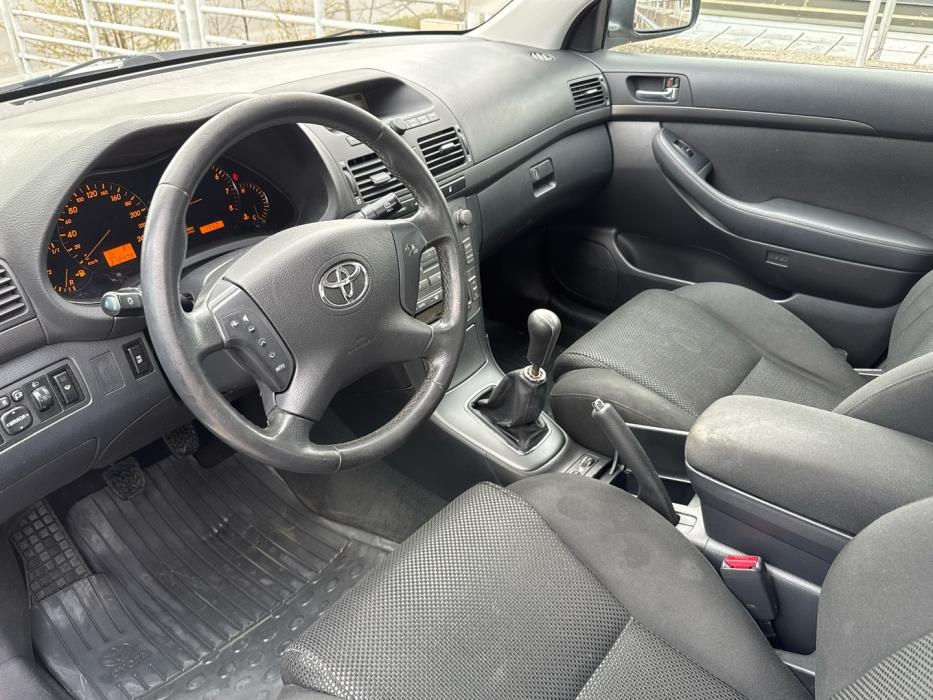 TOYOTA Avensis 2004
