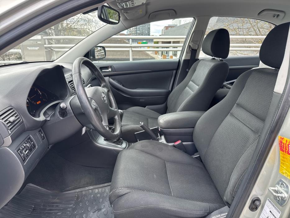 TOYOTA Avensis 2004
