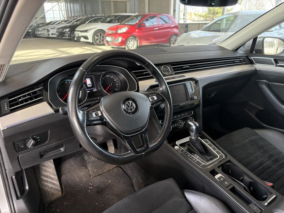 VOLKSWAGEN Passat 2017