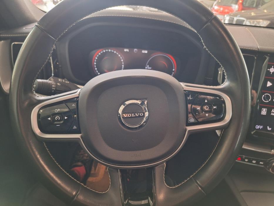 VOLVO XC60 2021