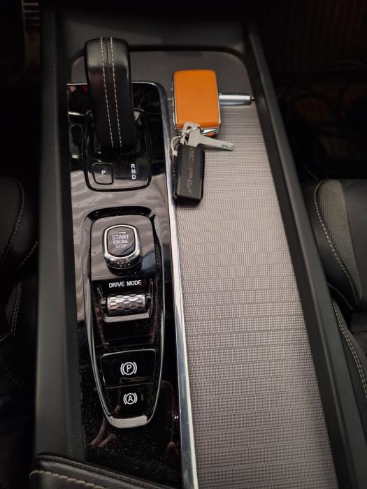 VOLVO XC60 2021