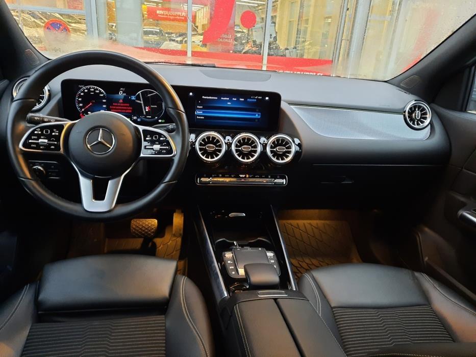 MERCEDES-BENZ EQA 2022