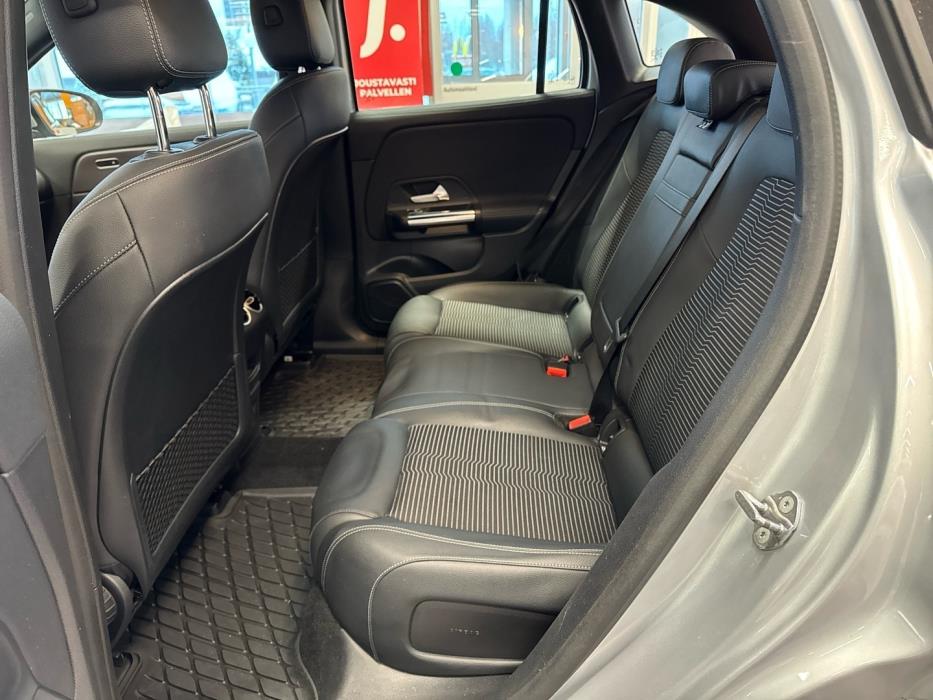 MERCEDES-BENZ EQA 2022