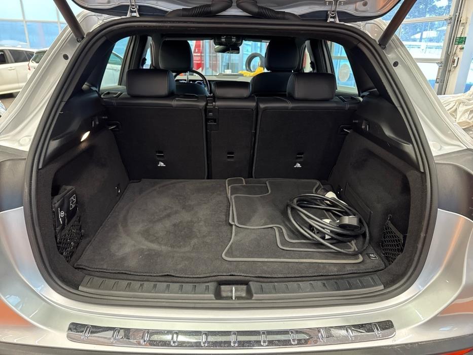 MERCEDES-BENZ EQA 2022