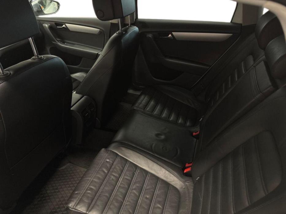 VOLKSWAGEN Passat 2012