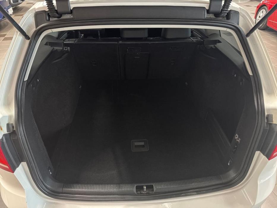 VOLKSWAGEN Passat 2012
