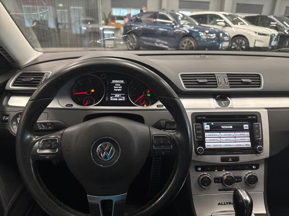 VOLKSWAGEN Passat 2012