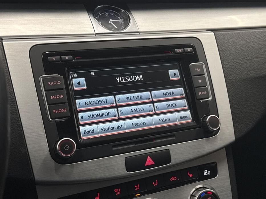 VOLKSWAGEN Passat 2012