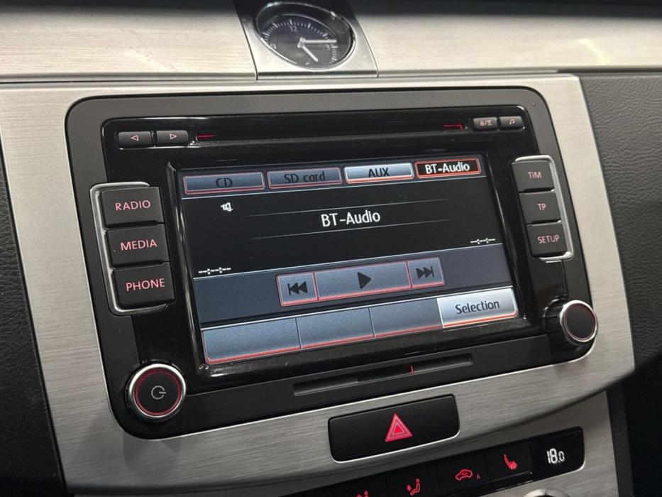 VOLKSWAGEN Passat 2012