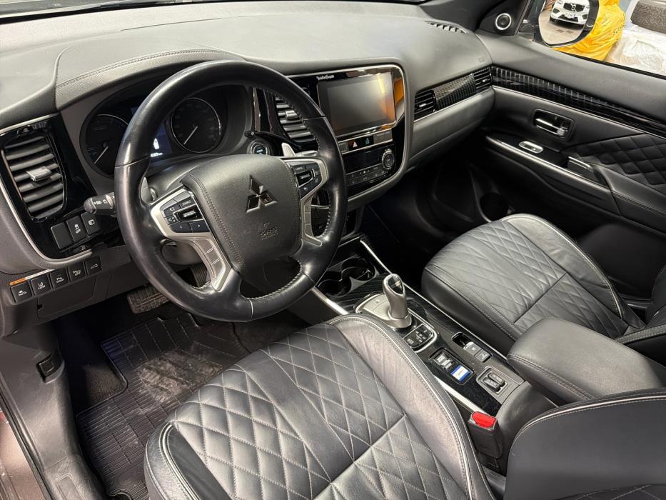 MITSUBISHI Outlander PHEV 2019