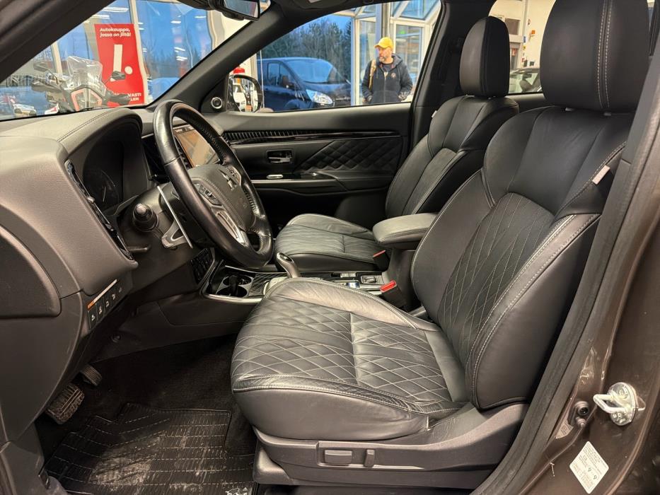 MITSUBISHI Outlander PHEV 2019