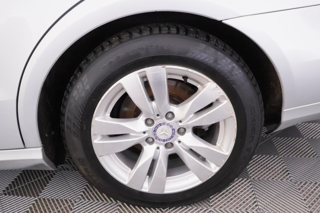 MERCEDES-BENZ E 2011