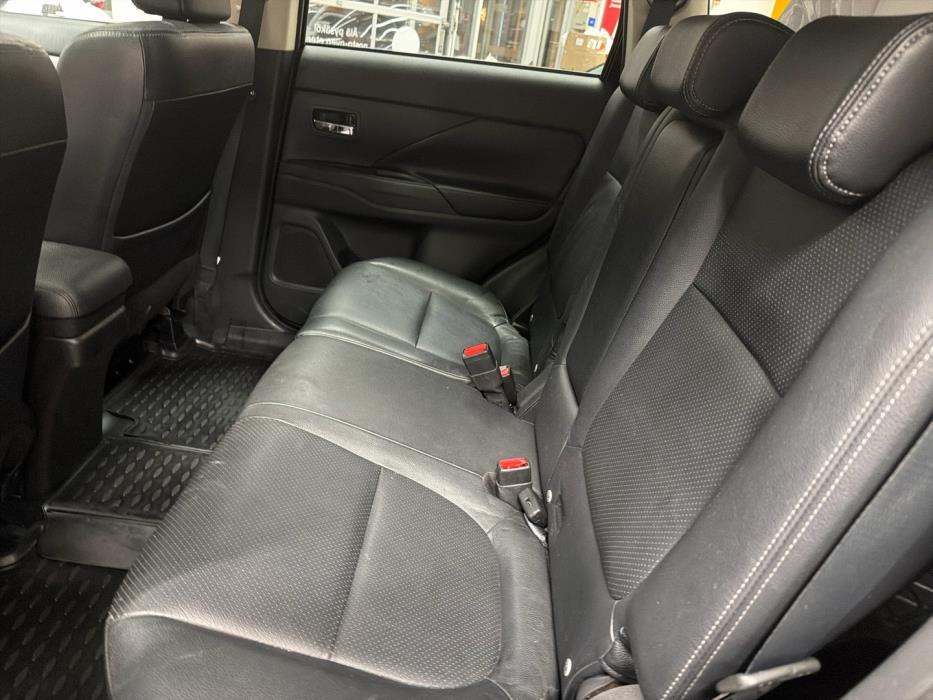 MITSUBISHI Outlander PHEV 2013