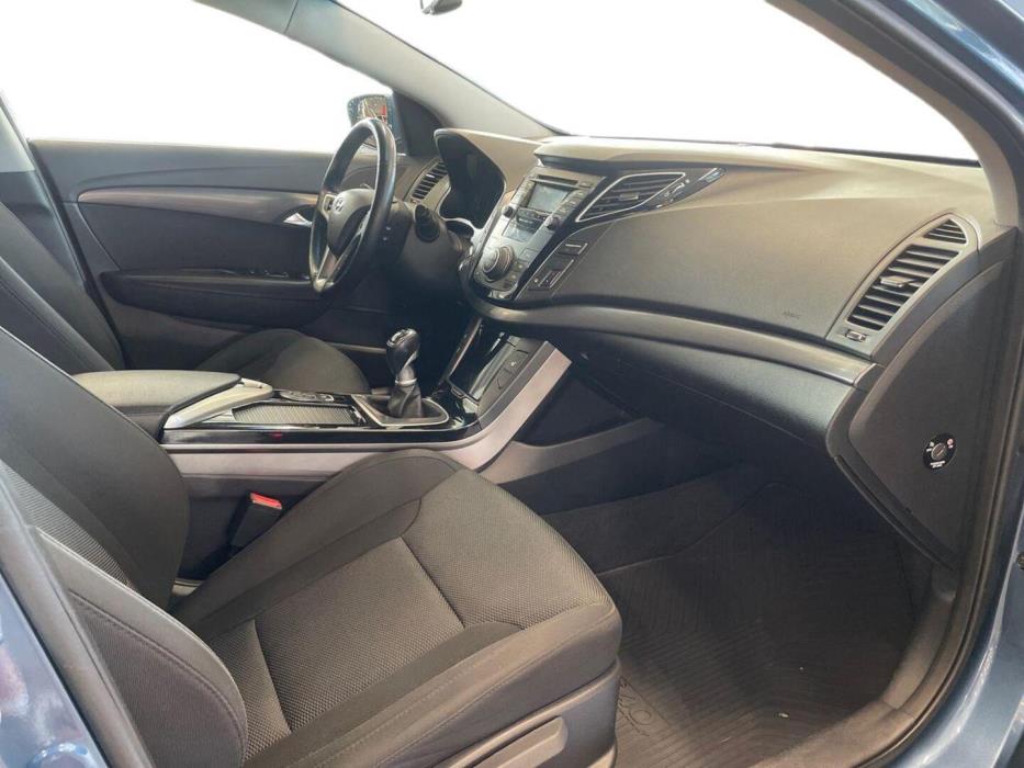 HYUNDAI i40 2012