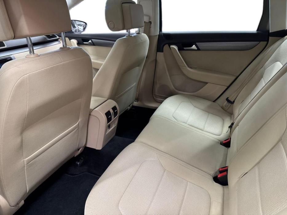 VOLKSWAGEN Passat 2013