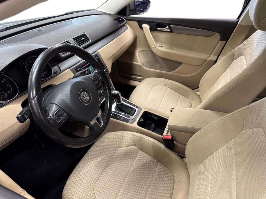 VOLKSWAGEN Passat 2013