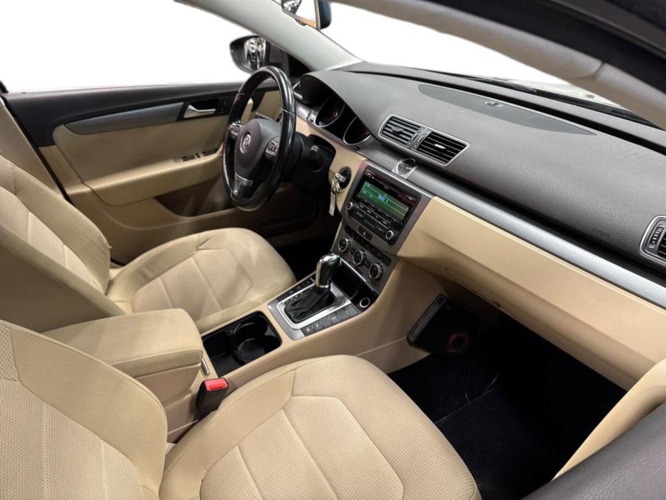 VOLKSWAGEN Passat 2013