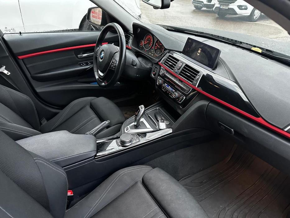 BMW 330 2018