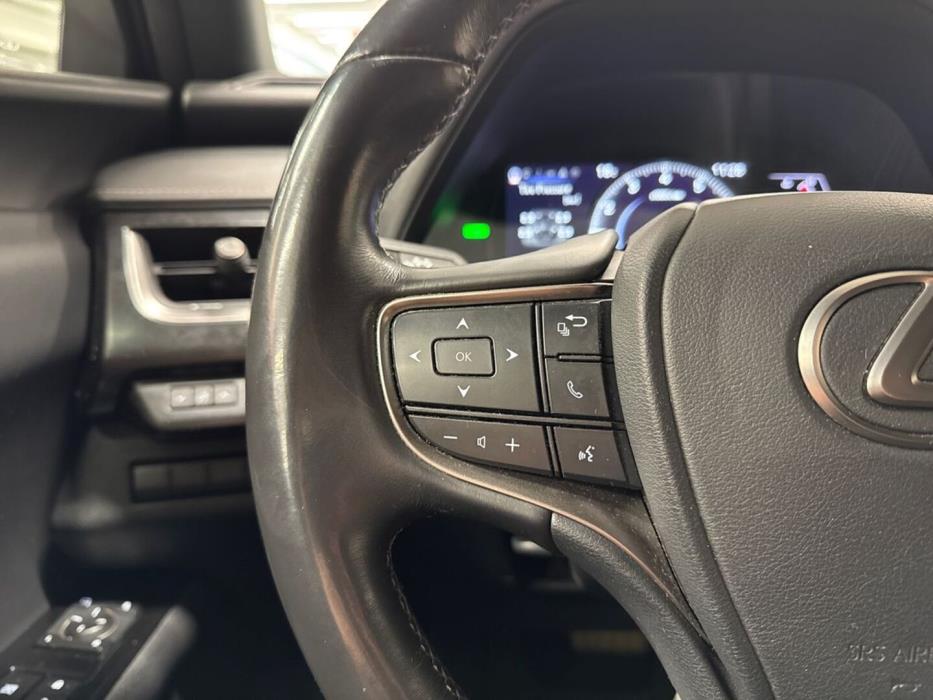 LEXUS UX 2020