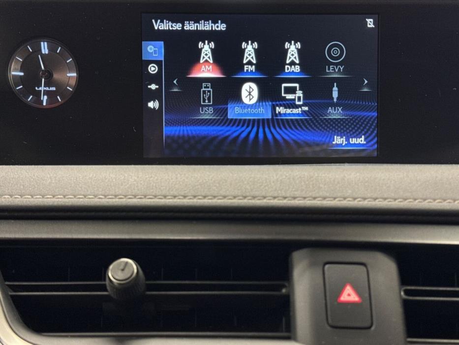 LEXUS UX 2020