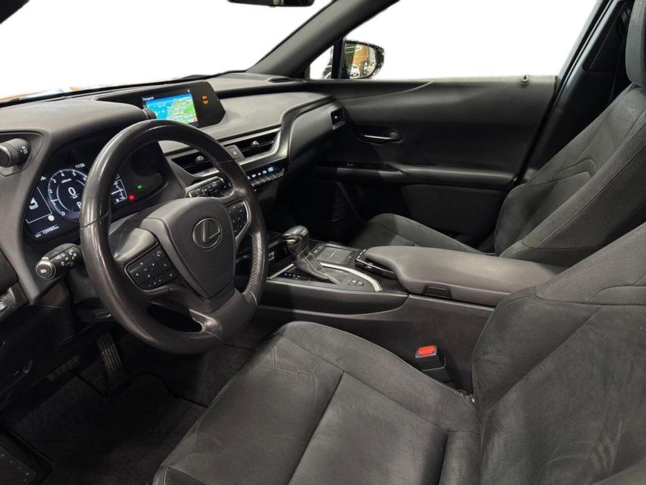 LEXUS UX 2020
