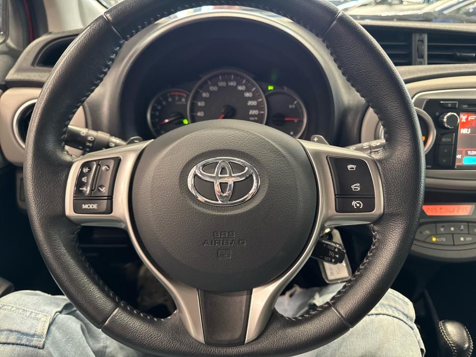 TOYOTA Yaris 2012