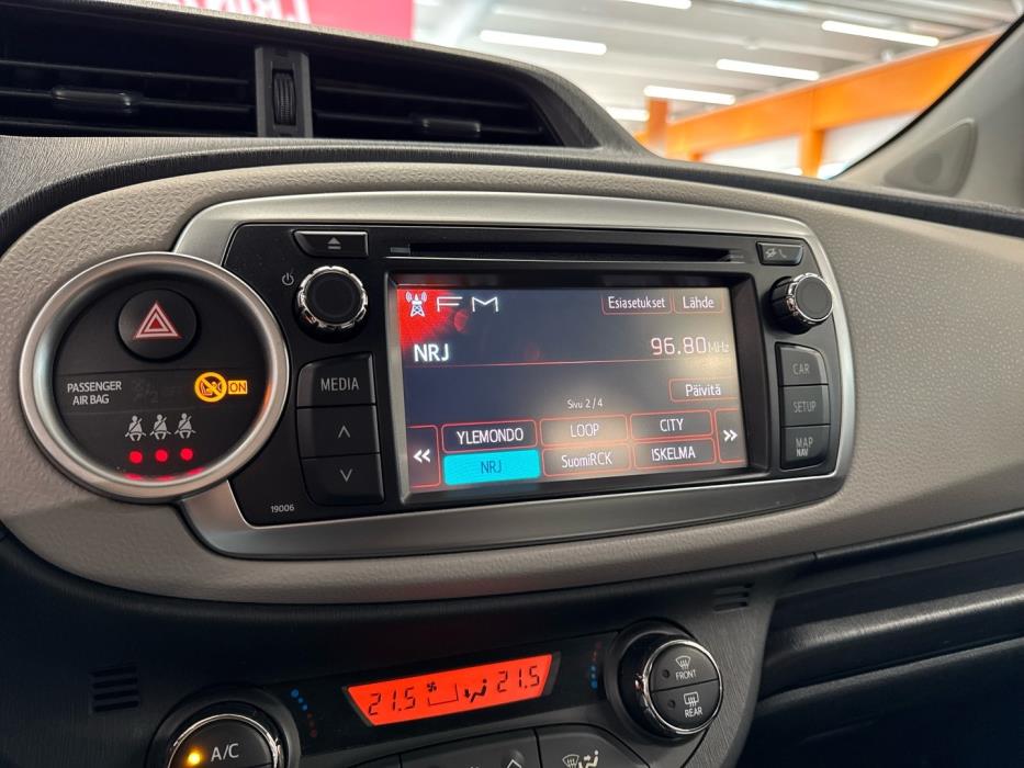 TOYOTA Yaris 2012